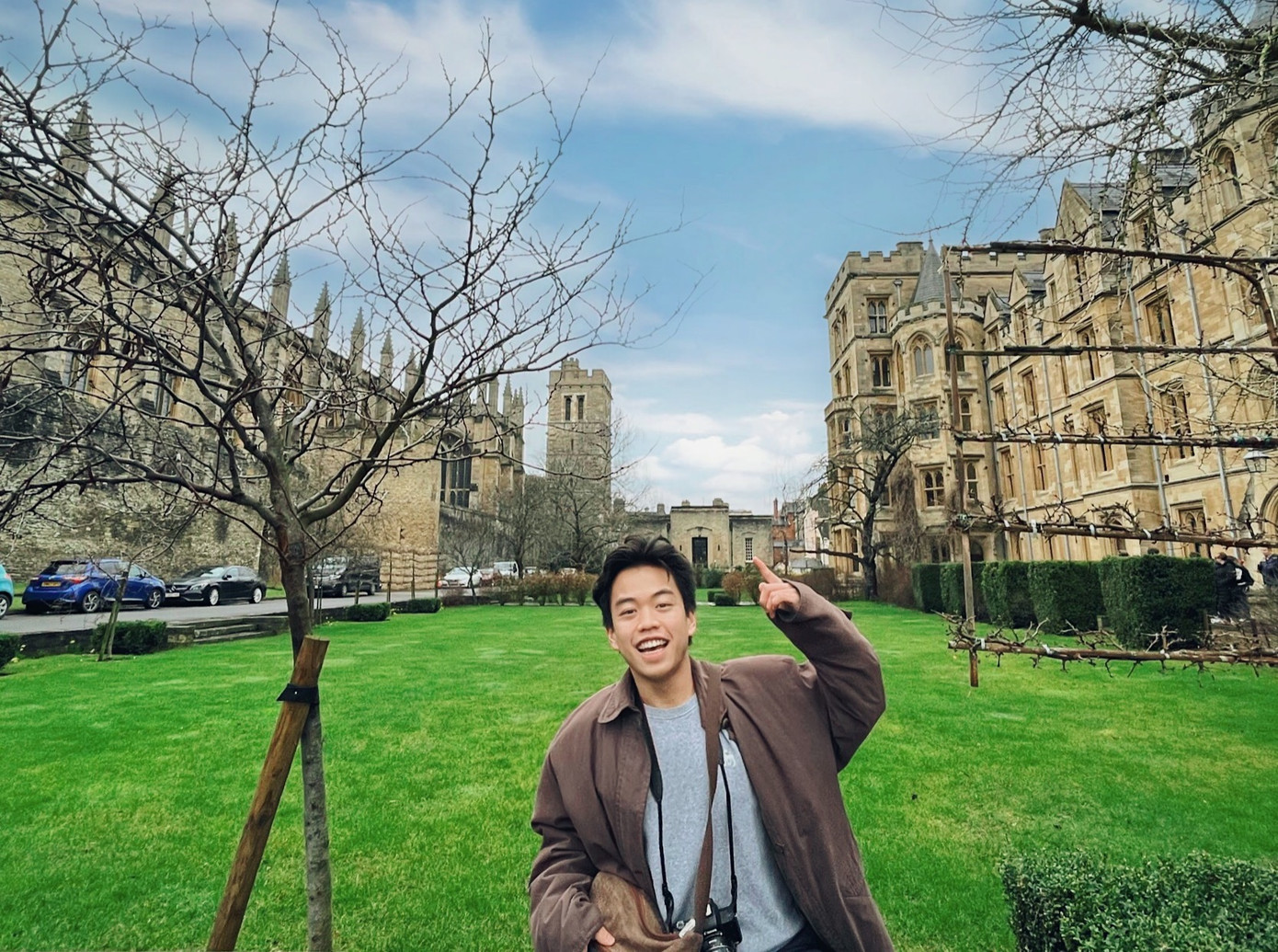 Nhật Tiến từng học một học kỳ tại University of Oxford (Anh Quốc). Nhật Tiến từng học một học kỳ tại University of Oxford (Anh Quốc).
