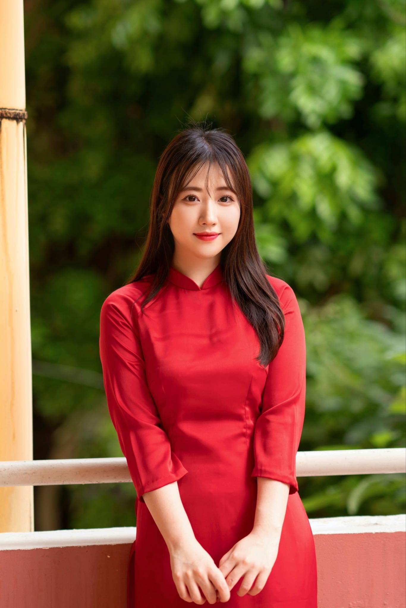 Cô Đinh Sao Mai - nữ giảng viên của trường ĐH Hà Nội, khiến nhiều người chú ý bởi vẻ ngoài xinh đẹp, trong trẻo. Cô Đinh Sao Mai - nữ giảng viên của trường ĐH Hà Nội, khiến nhiều người chú ý bởi vẻ ngoài xinh đẹp, trong trẻo.