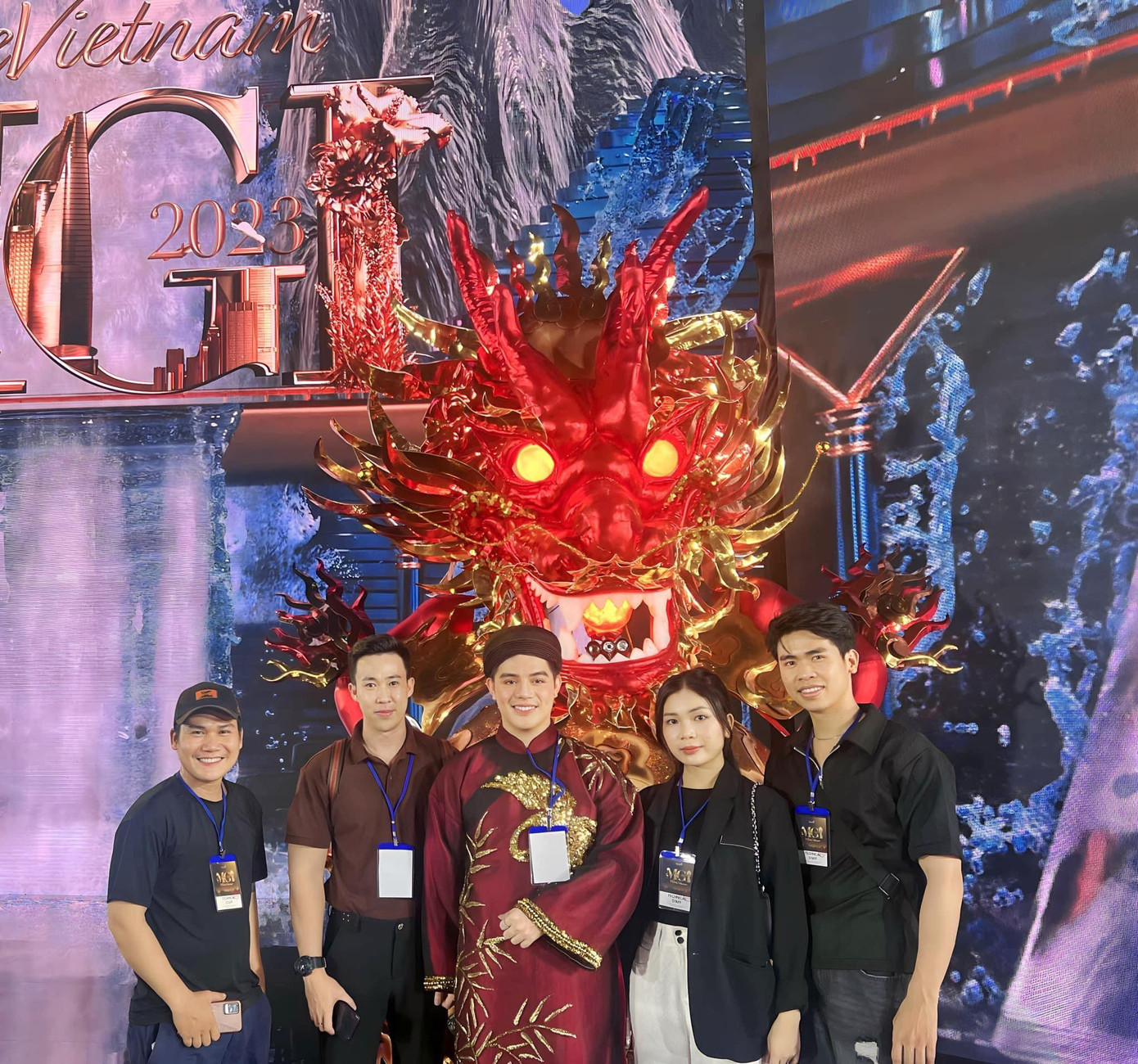 Vĩnh Tường (ngoài cùng, bên phải) tại Miss Grand International 2023. Vĩnh Tường (ngoài cùng, bên phải) tại Miss Grand International 2023.