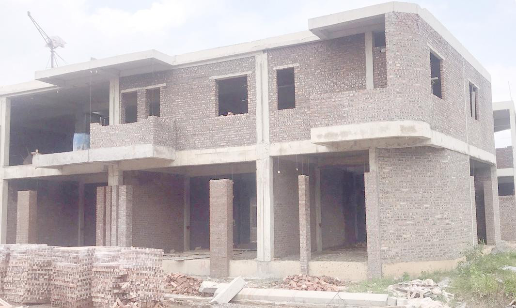 Trên các trang mạng xã hội, trang mua bán bất động sản xuất hiện nhiều thông tin rao bán shophouse dự án Điềm Thụy Centre Point với mức giá từ 17-20 triệu đồng/m2.