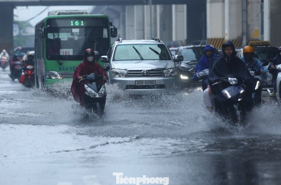 Miền Bắc tiếp tục mưa dông ngày 3/5 (ảnh: Duy Phạm).