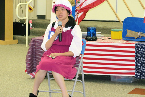 Trong số các học sinh của lớp có cả trẻ em gốc Việt, gốc Hoa và gốc Nhật