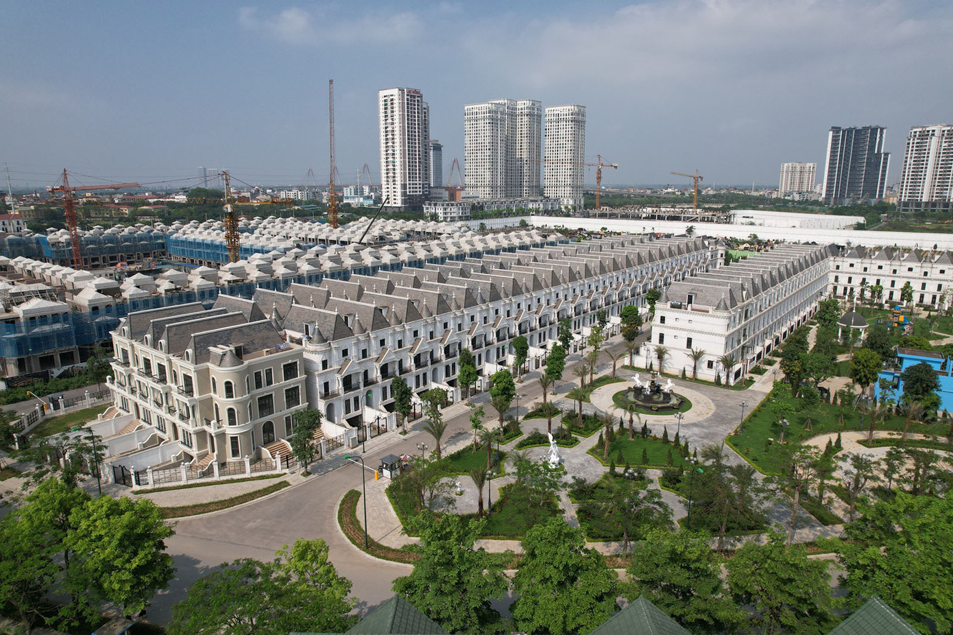 Luật Kinh doanh Bất động sản sửa đổi được Quốc hội thông qua chính thức có hiệu lực từ 1/1/12025 đã sửa đổi, bổ sung một số nội dung liên quan việc chuyển nhượng dự án bất động sản. Ảnh: IT. Luật Kinh doanh Bất động sản sửa đổi được Quốc hội thông qua chính thức có hiệu lực từ 1/1/12025 đã sửa đổi, bổ sung một số nội dung liên quan việc chuyển nhượng dự án bất động sản. Ảnh: IT.