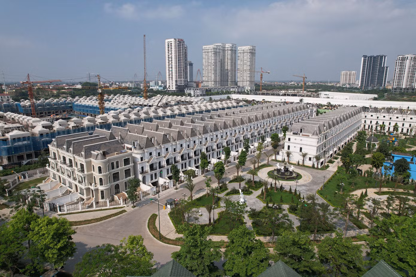 Luật Kinh doanh Bất động sản sửa đổi được Quốc hội thông qua chính thức có hiệu lực từ 1/1/12025 đã sửa đổi, bổ sung một số nội dung liên quan việc chuyển nhượng dự án bất động sản. Ảnh: IT. Luật Kinh doanh Bất động sản sửa đổi được Quốc hội thông qua chính thức có hiệu lực từ 1/1/12025 đã sửa đổi, bổ sung một số nội dung liên quan việc chuyển nhượng dự án bất động sản. Ảnh: IT.