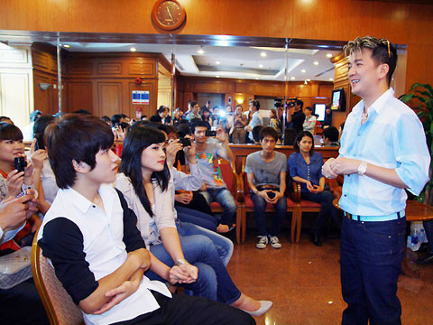 Đàm Vĩnh Hưng trò chuyện với các thí sinh 'The Voice'