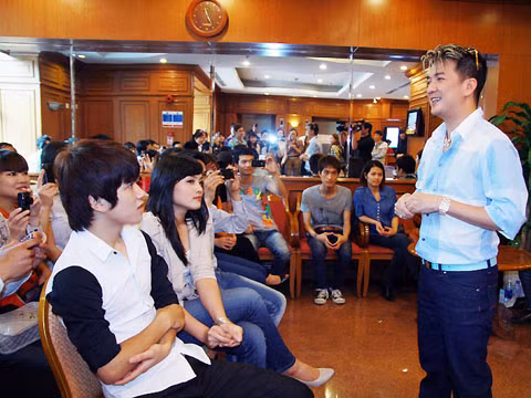 Đàm Vĩnh Hưng trò chuyện với các thí sinh 'The Voice'