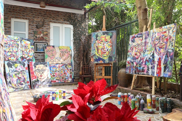 Quán cafe ngập tràn chân dung lãnh đạo Trump – Kim ảnh 3