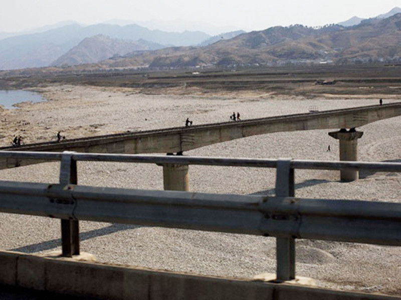 Một cây cầu dành cho tàu hỏa ở bắc Bình Nhưỡng