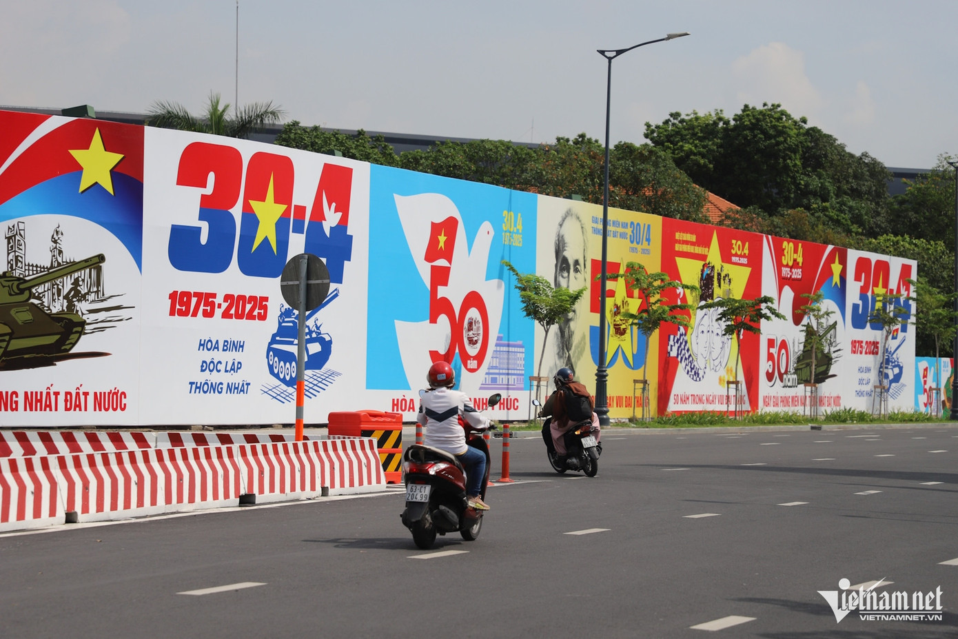 Cảnh bất ngờ trước cổng chính ga T3 sân bay Tân Sơn Nhất ảnh 7