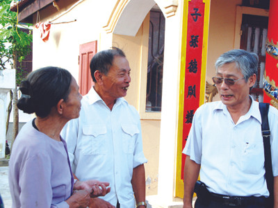 Bà Thông với nhà báo Giao Hưởng