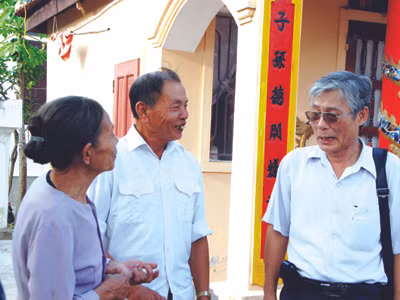 Bà Thông với nhà báo Giao Hưởng