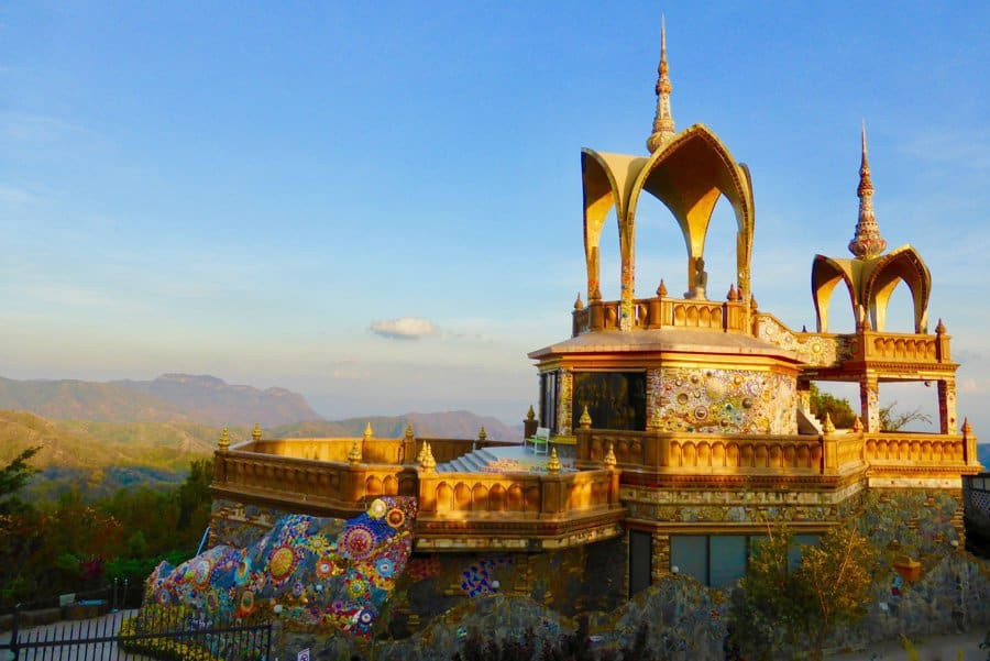 Chiêm ngưỡng ngôi đền trên vách thủy tinh - 'kỳ quan nhân tạo' độc đáo Thái Lan ảnh 8