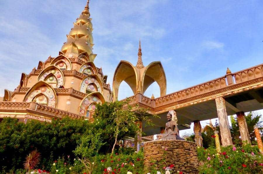 Chiêm ngưỡng ngôi đền trên vách thủy tinh - 'kỳ quan nhân tạo' độc đáo Thái Lan ảnh 2