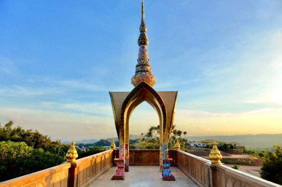 Chiêm ngưỡng ngôi đền trên vách thủy tinh - 'kỳ quan nhân tạo' độc đáo Thái Lan ảnh 6