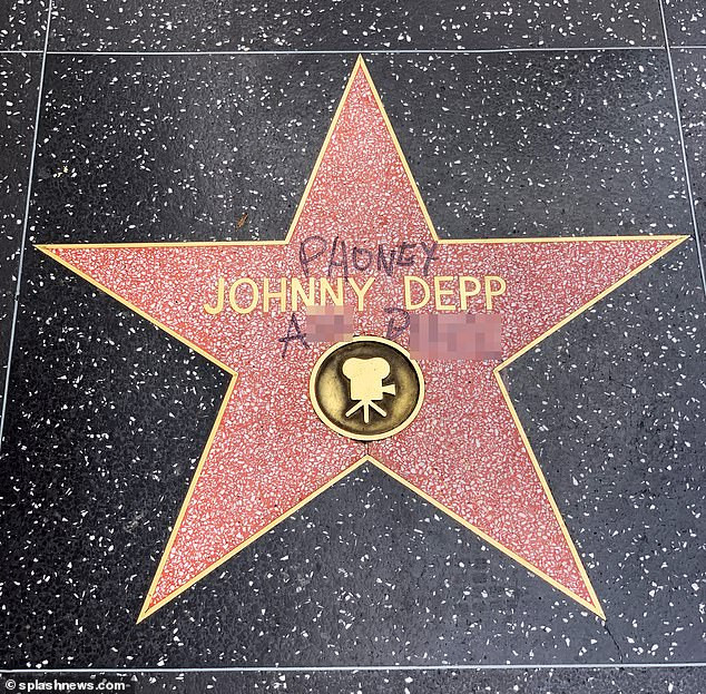 Ngôi sao của Johnny Depp trên Đại lộ Danh vọng bị bôi bẩn ảnh 1