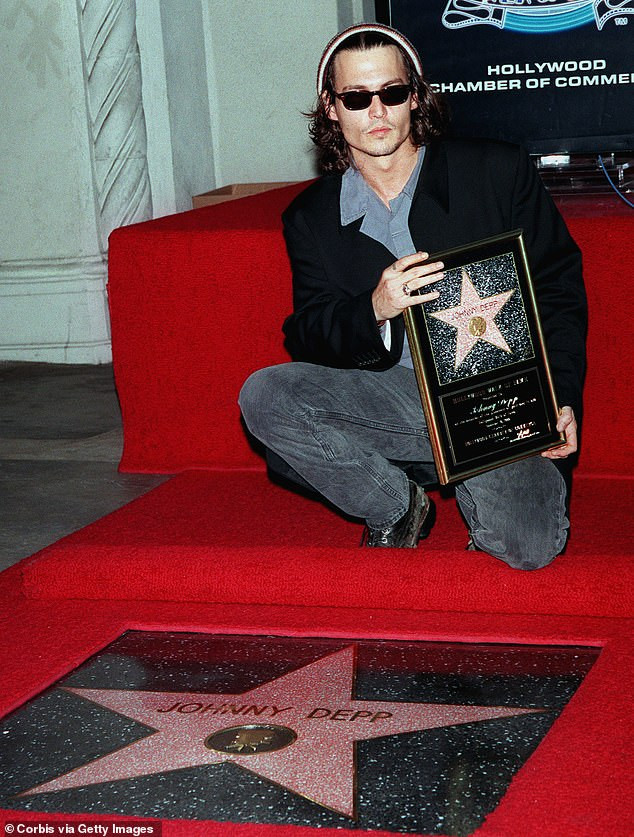 Ngôi sao của Johnny Depp trên Đại lộ Danh vọng bị bôi bẩn ảnh 2