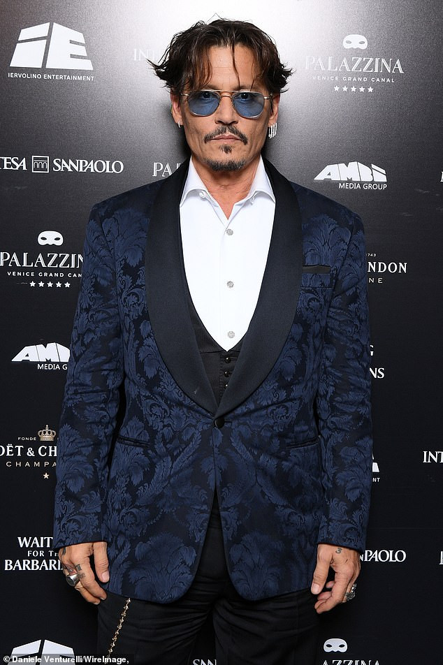 Ngôi sao của Johnny Depp trên Đại lộ Danh vọng bị bôi bẩn ảnh 4