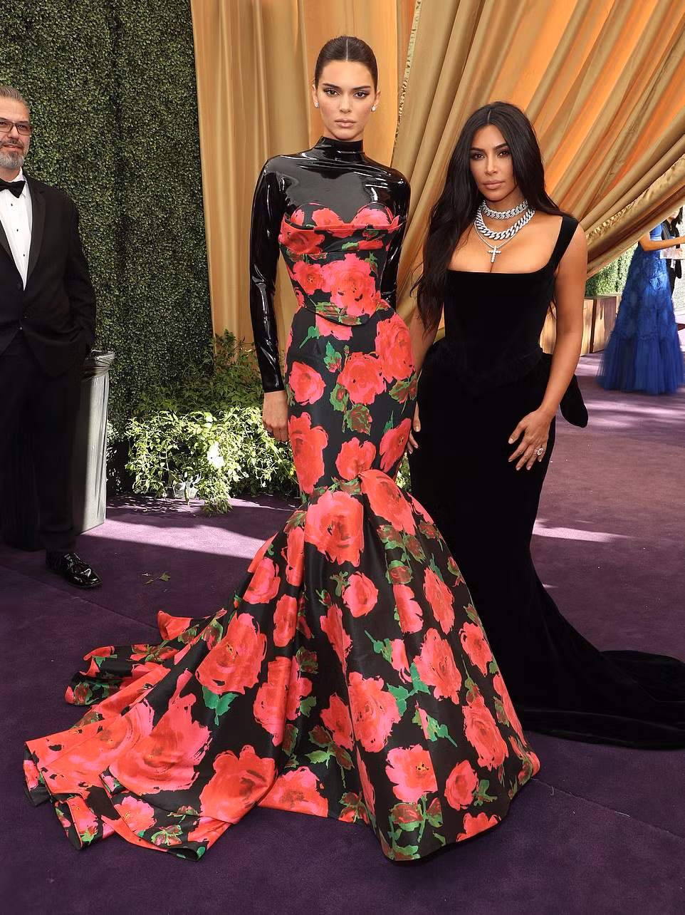 Kim Kardashian và loạt sao nữ o ép vòng một ‘khủng’ trên thảm đỏ Emmy ảnh 3