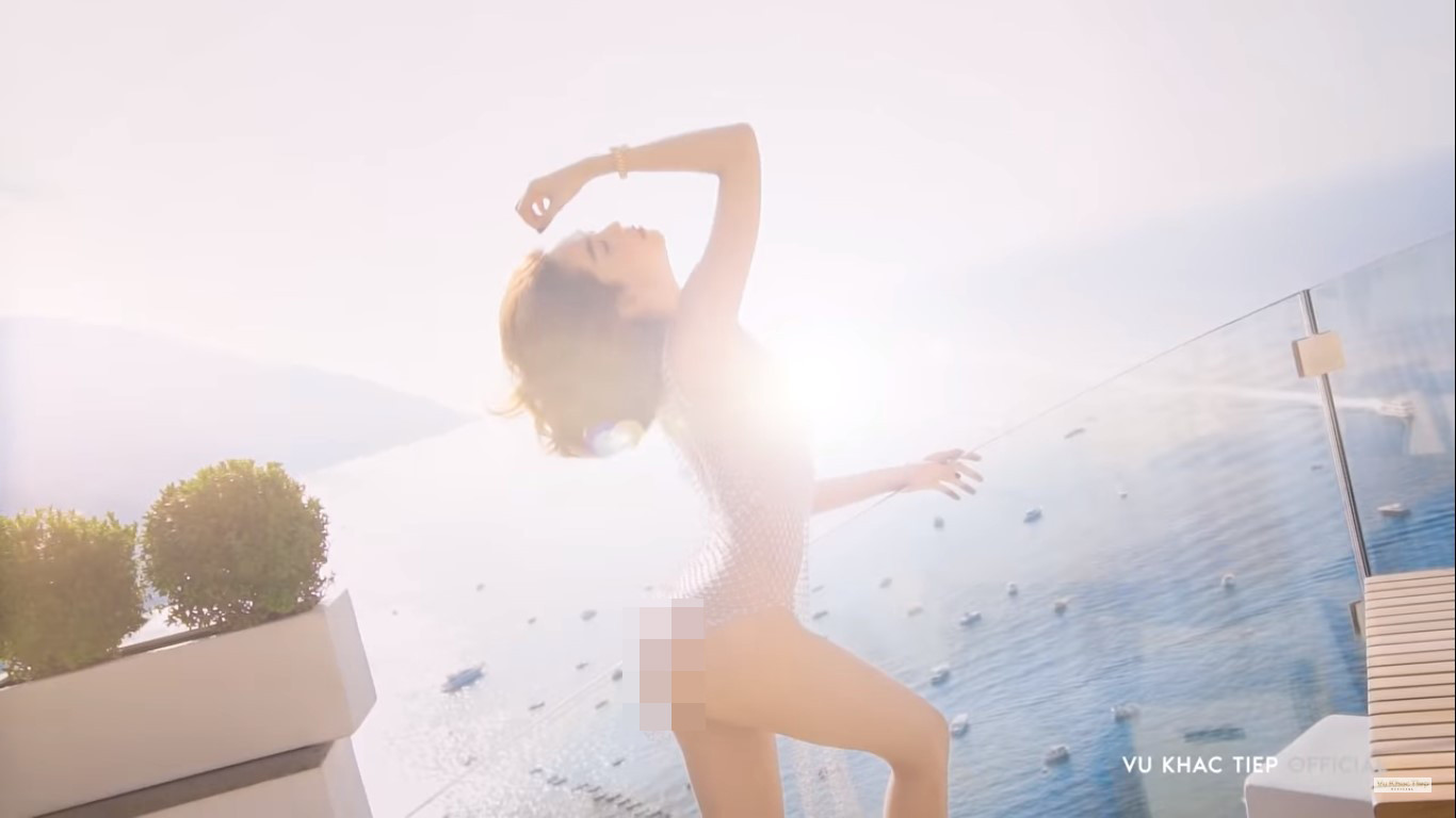 Ngọc Trinh lại khiến fans ‘hú hồn’ với ảnh khỏa thân ở tuổi 30 ảnh 4