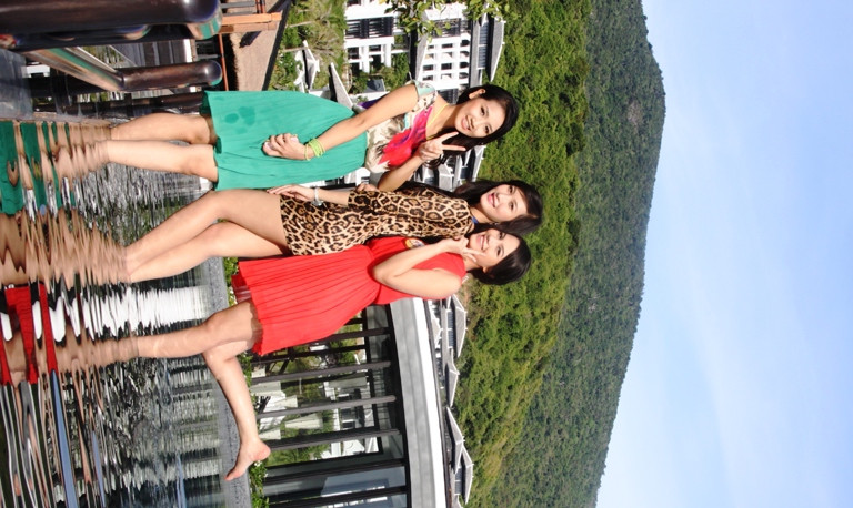 Và khoe vẻ đẹp hồn nhiên