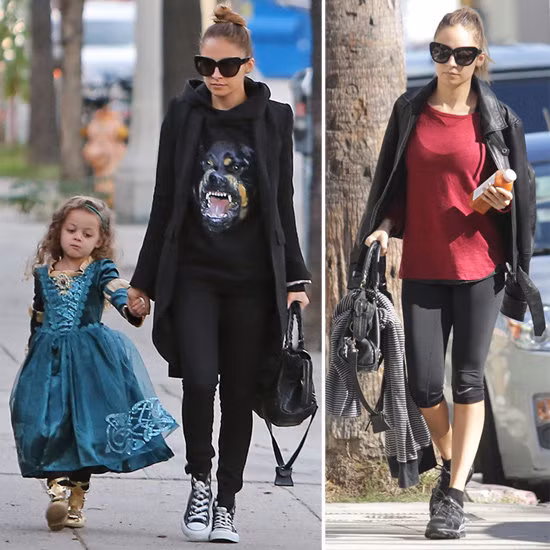 Jessica Alba đẹp rạng ngời bên con Bé Harlow Madden, con gái đầu lòng của cặp ‘sao’ Joe Madden – Nicole richie. Cô bé càng lớn càng đáng yêu và xinh đẹp và ‘style’ chẳng khác gì mẹ. Bức ảnh trên được ghi lại khi hai mẹ con dạo bước ở Beverly Hills. Berry và con gái đang chơi đùa ở một bãi biển tại California Bà Becks bên công chúa nhỏ của mình Pink và con gái. Cậu nhóc Mason của ngôi sao truyền hình thực tế Kourtney Kardashian luôn ăn mặc thời trang và sành điệu. Vào ngày sinh nhật 2 tuổi, hai mẹ con tổ chức tiệc ngộ nghĩnh theo phong cách cao bồi. Skyler là con trai đầu lòng của Rachel Zoe Con gái cả Leni, 8 tuổi, thừa hưởng nhiều nét đẹp của siêu mẫu Heidi Klum. Cô bé giống như bản sao nhỏ bé của mẹ. Con gái của nữ diễn viên Gwyneth Paltrow thừa hưởng vẻ đẹp mơ màng của mẹ. Cô bé rất giống ngôi sao "Shakespeare đang yêu" thời trẻ. Suri xinh xắn của nhà Katie và Tom