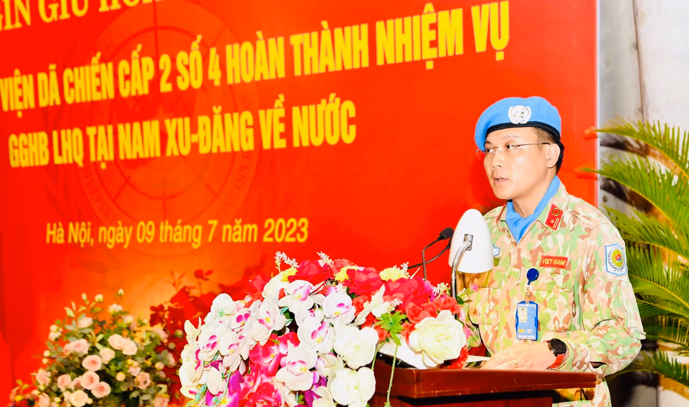 Thiếu tá Lê Việt Anh phát biểu tại lễ đón.