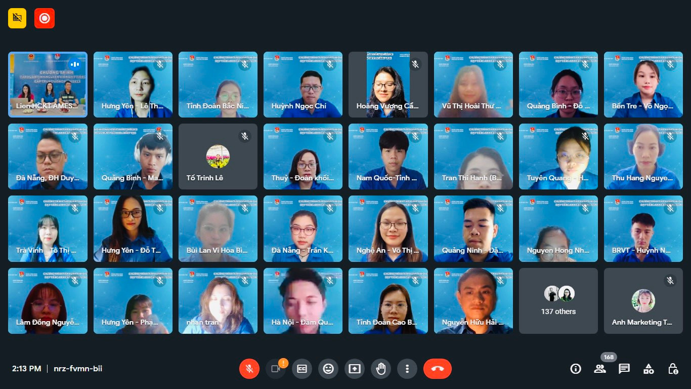 Hơn 200 học viên tham dự chương trình.