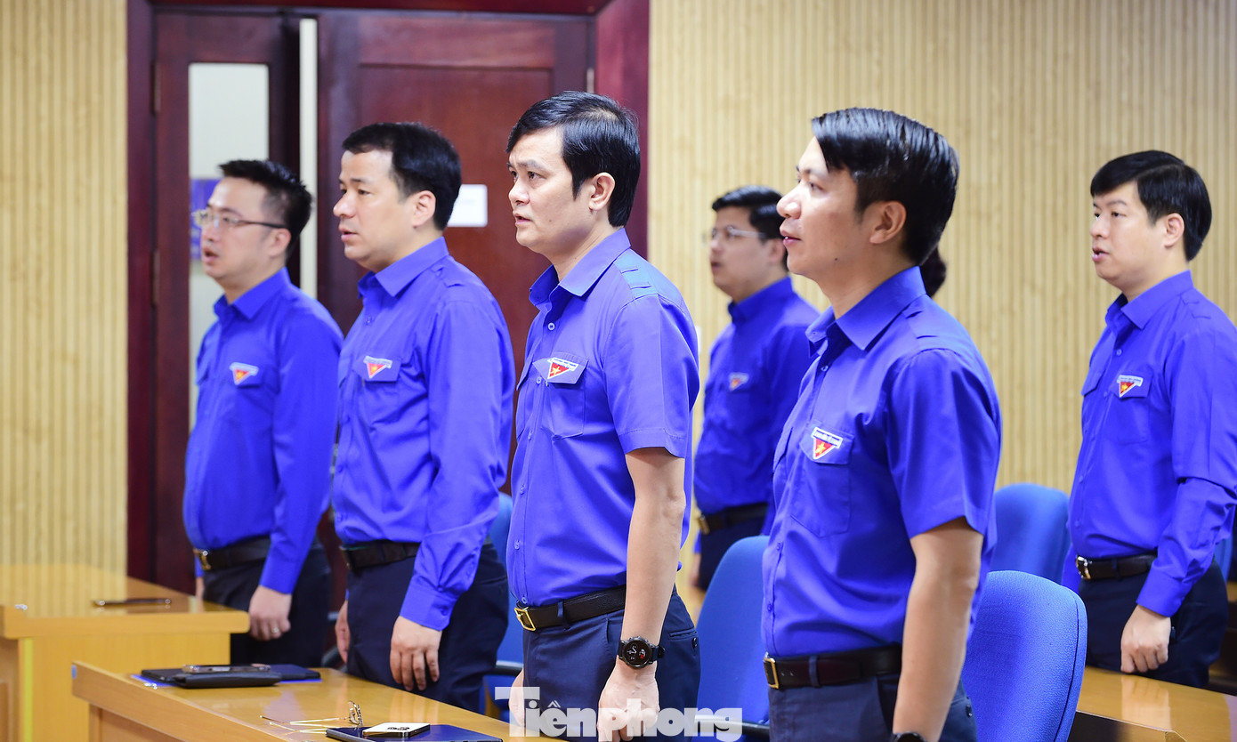 Lãnh đạo, cán bộ cơ quan T.Ư Đoàn tham dự lễ chào cờ tháng 8. Ảnh: Xuân Tùng