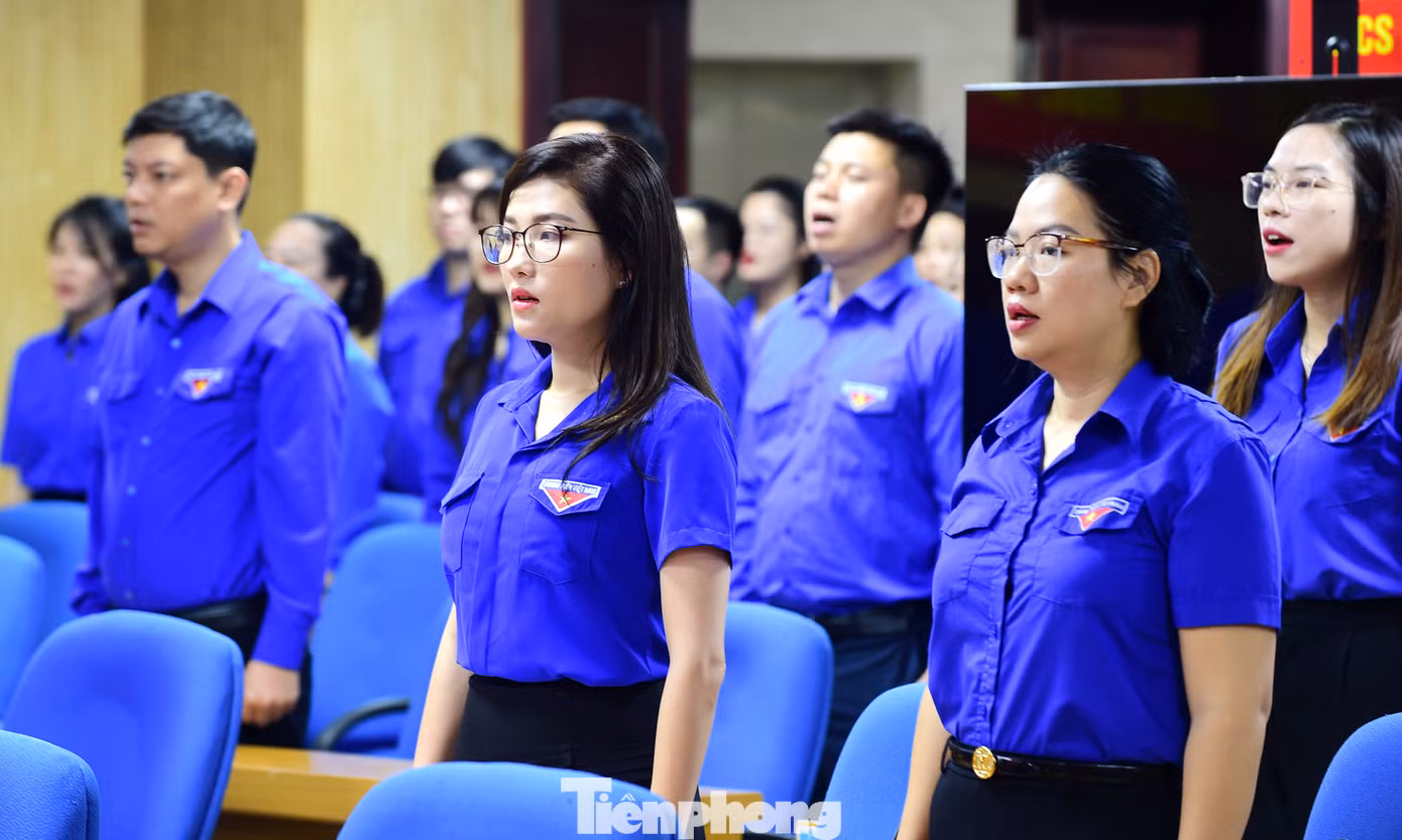 Lãnh đạo, cán bộ cơ quan T.Ư Đoàn tham dự lễ chào cờ tháng 8. Ảnh: Xuân Tùng Lãnh đạo, cán bộ cơ quan T.Ư Đoàn tham dự lễ chào cờ tháng 8. Ảnh: Xuân Tùng
