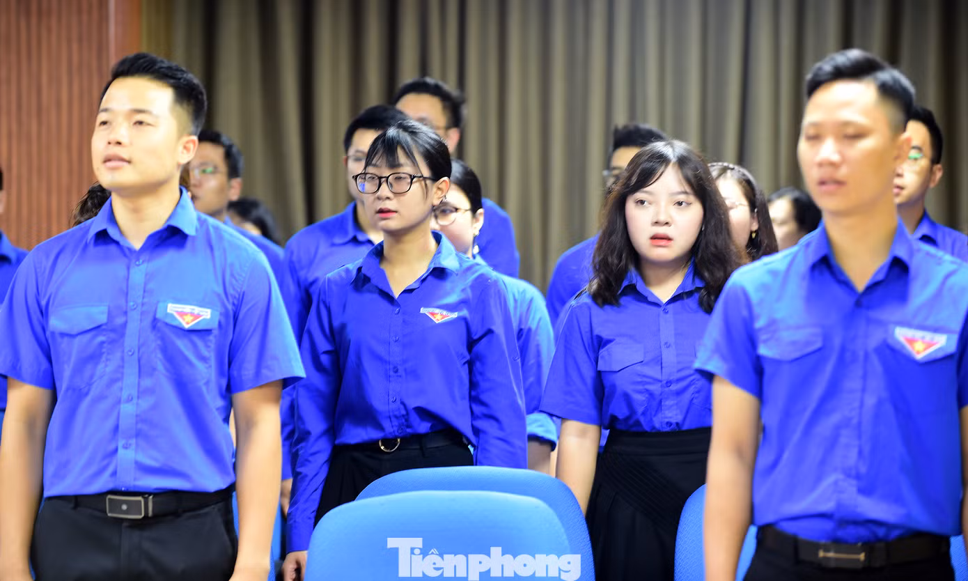 Lãnh đạo, cán bộ cơ quan T.Ư Đoàn tham dự lễ chào cờ tháng 8. Ảnh: Xuân Tùng Lãnh đạo, cán bộ cơ quan T.Ư Đoàn tham dự lễ chào cờ tháng 8. Ảnh: Xuân Tùng