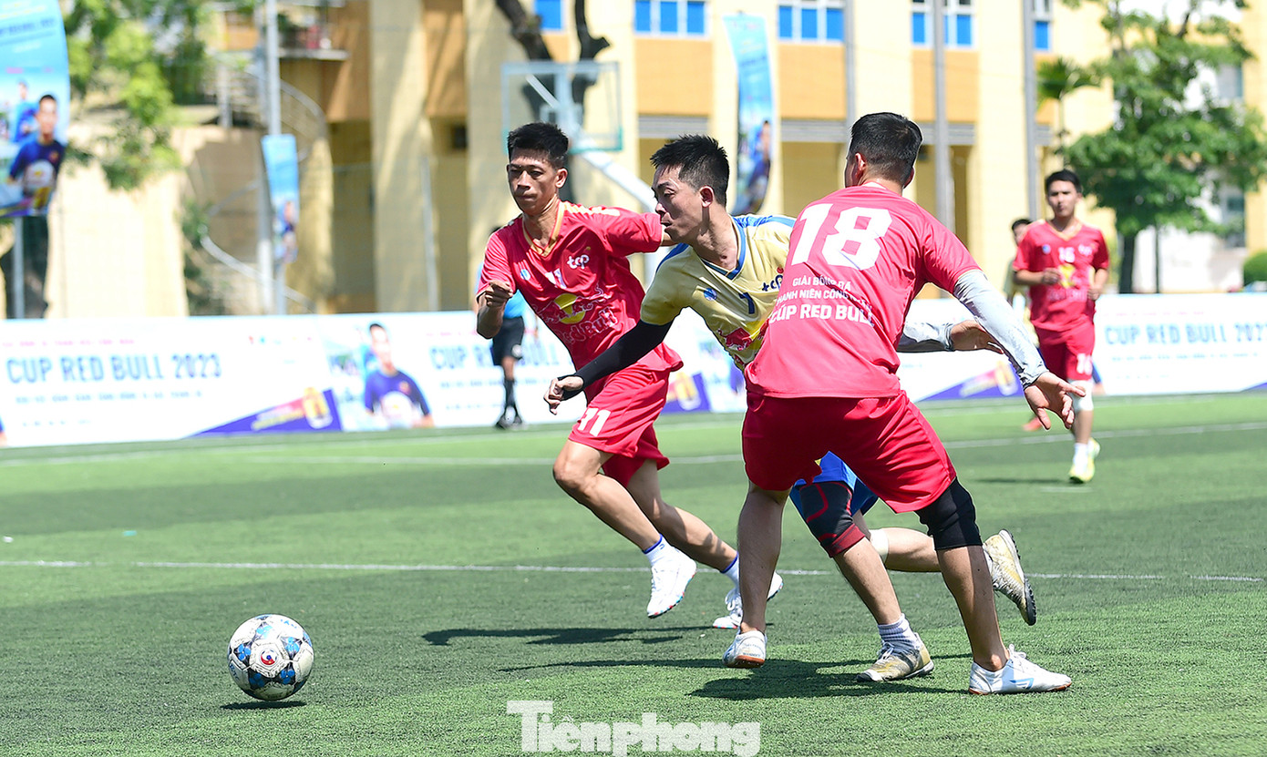 Hai hiệp chính kết thúc với tỉ số 0 - 0, trận chung kết phải phân thắng bại bằng loạt đá luân lưu. Kết quả, Hyundai Thành Công VN FC đã thắng Haduwaco FC với tỉ số 4 - 3, để giành ngôi vô địch khu vực Đồng bằng sông Hồng và Bắc Trung Bộ.