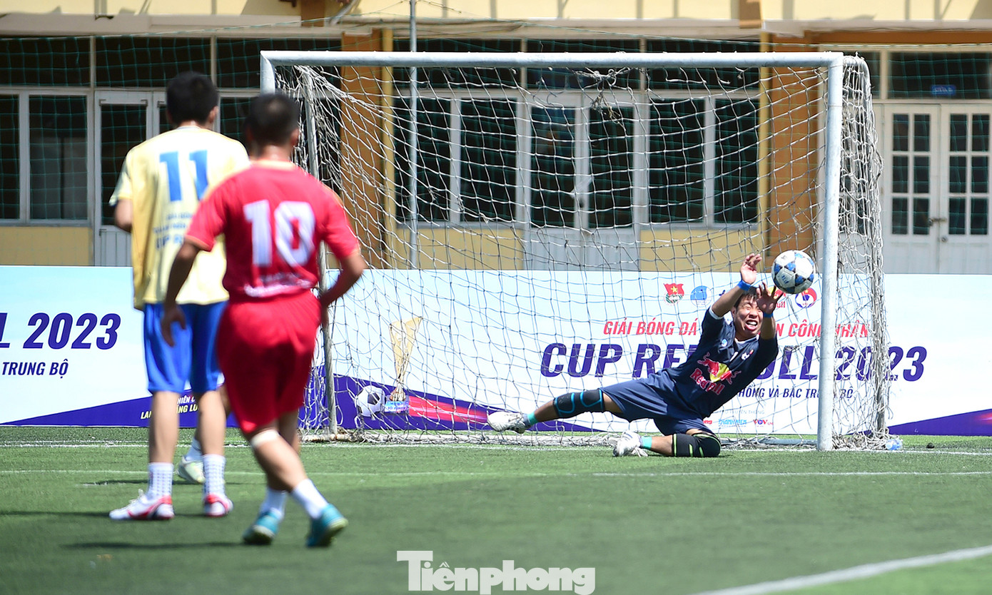 Hai hiệp chính kết thúc với tỉ số 0 - 0, trận chung kết phải phân thắng bại bằng loạt đá luân lưu. Kết quả, Hyundai Thành Công VN FC đã thắng Haduwaco FC với tỉ số 4 - 3, để giành ngôi vô địch khu vực Đồng bằng sông Hồng và Bắc Trung Bộ.