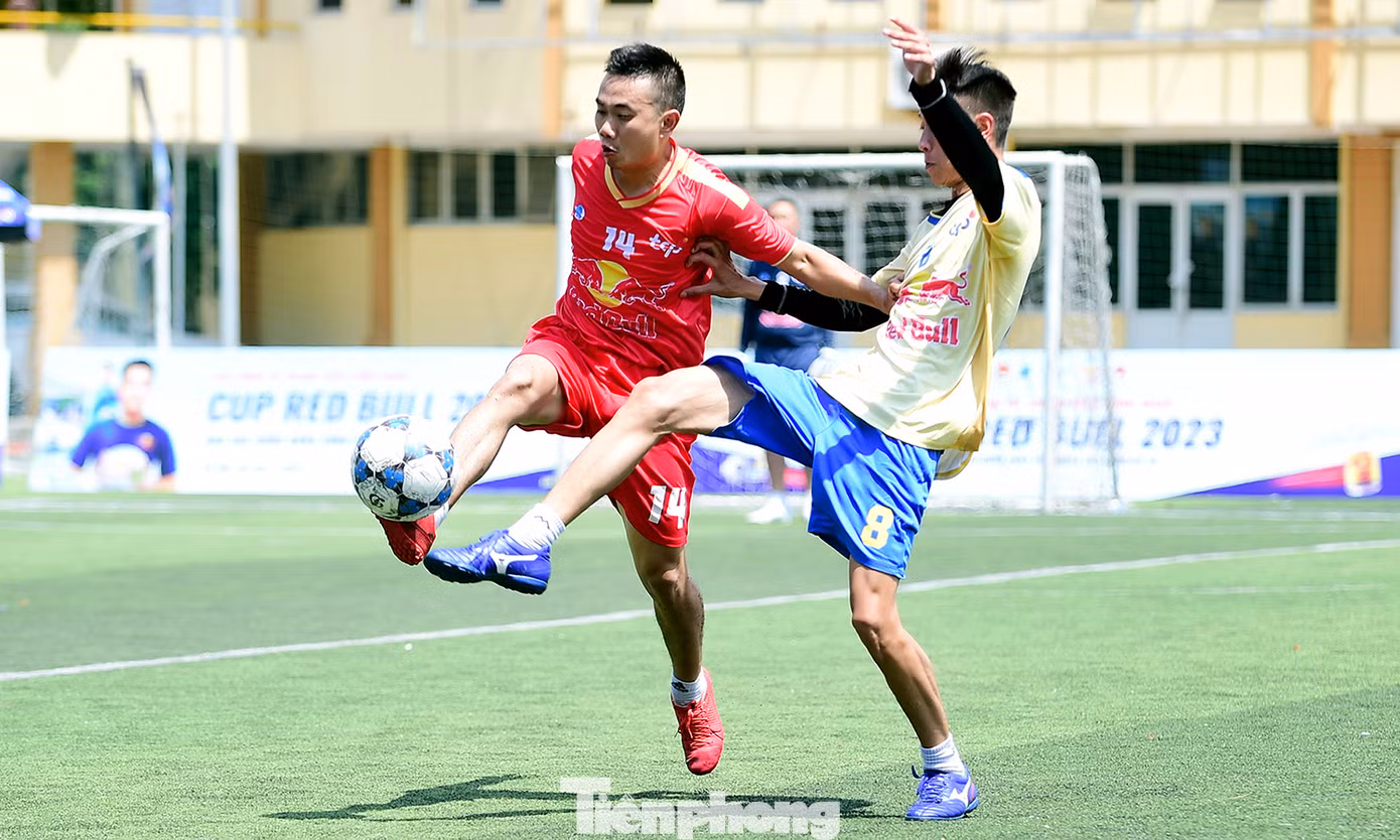 Hai hiệp chính kết thúc với tỉ số 0 - 0, trận chung kết phải phân thắng bại bằng loạt đá luân lưu. Kết quả, Hyundai Thành Công VN FC đã thắng Haduwaco FC với tỉ số 4 - 3, để giành ngôi vô địch khu vực Đồng bằng sông Hồng và Bắc Trung Bộ.
