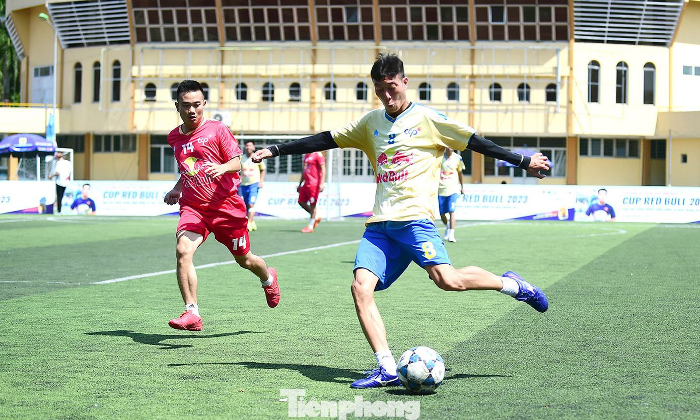 Hai hiệp chính kết thúc với tỉ số 0 - 0, trận chung kết phải phân thắng bại bằng loạt đá luân lưu. Kết quả, Hyundai Thành Công VN FC đã thắng Haduwaco FC với tỉ số 4 - 3, để giành ngôi vô địch khu vực Đồng bằng sông Hồng và Bắc Trung Bộ.