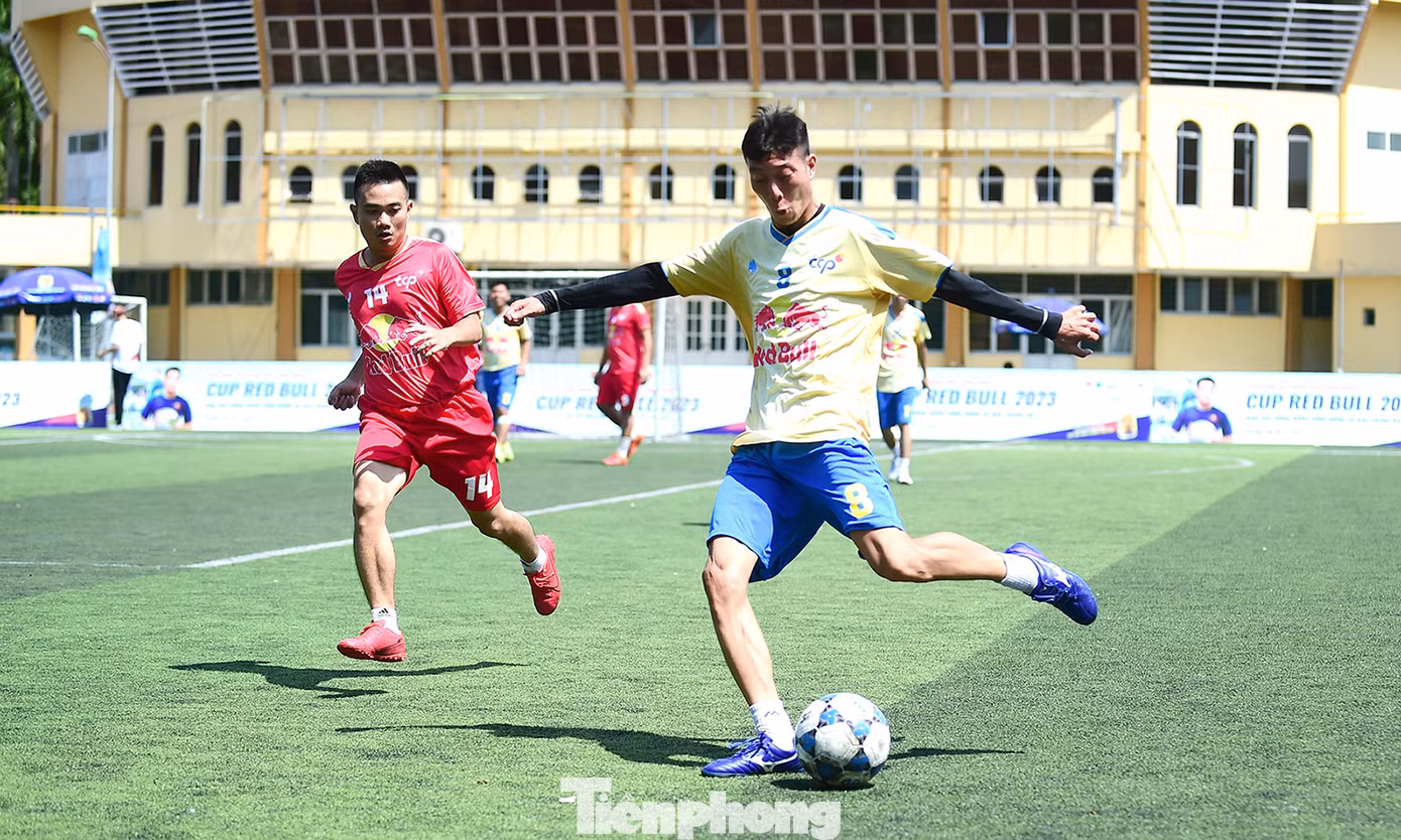 Hai hiệp chính kết thúc với tỉ số 0 - 0, trận chung kết phải phân thắng bại bằng loạt đá luân lưu. Kết quả, Hyundai Thành Công VN FC đã thắng Haduwaco FC với tỉ số 4 - 3, để giành ngôi vô địch khu vực Đồng bằng sông Hồng và Bắc Trung Bộ.