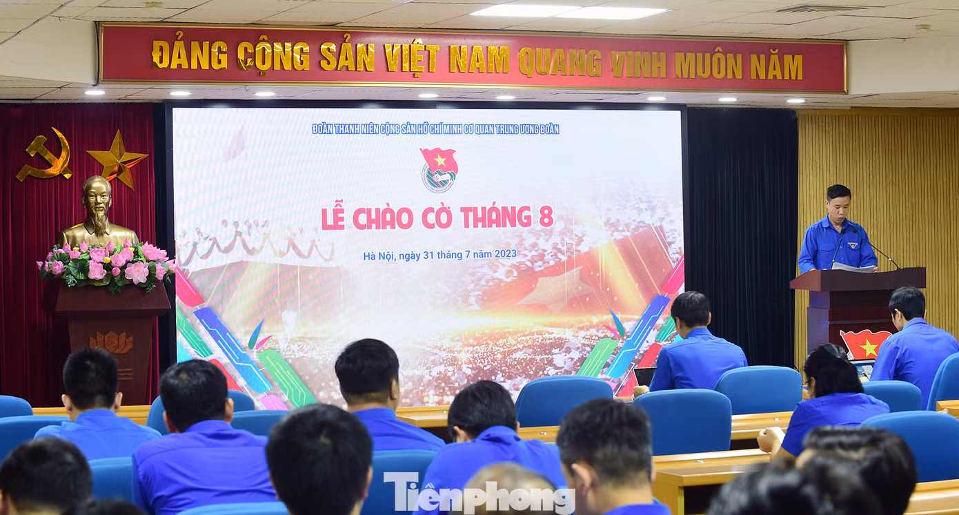 T.Ư Đoàn tổ chức lễ chào cờ tháng 8. Ảnh: Xuân Tùng T.Ư Đoàn tổ chức lễ chào cờ tháng 8. Ảnh: Xuân Tùng