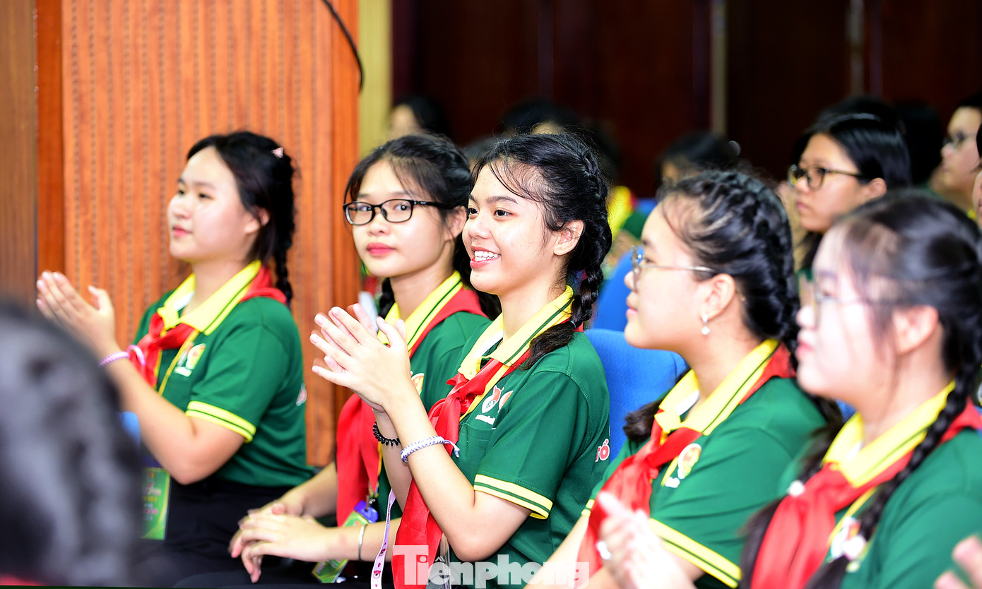 Hơn 100 đại biểu tham dự hành trình tại buổi gặp mặt. Ảnh: Xuân Tùng Hơn 100 đại biểu tham dự hành trình tại buổi gặp mặt. Ảnh: Xuân Tùng