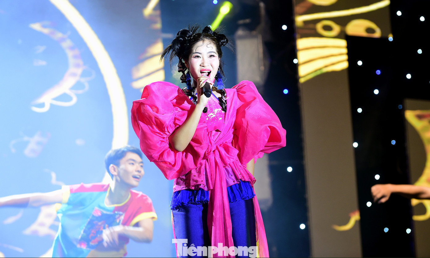 Ca sĩ Hà Myo - Gương mặt trẻ Việt Nam tiêu biểu năm 2022, mang đến những giai điệu, ca từ giàu màu sắc văn hóa dân gian với phong cách trẻ trung, hiện đại. Ảnh: Xuân Tùng Ca sĩ Hà Myo - Gương mặt trẻ Việt Nam tiêu biểu năm 2022, mang đến những giai điệu, ca từ giàu màu sắc văn hóa dân gian với phong cách trẻ trung, hiện đại. Ảnh: Xuân Tùng