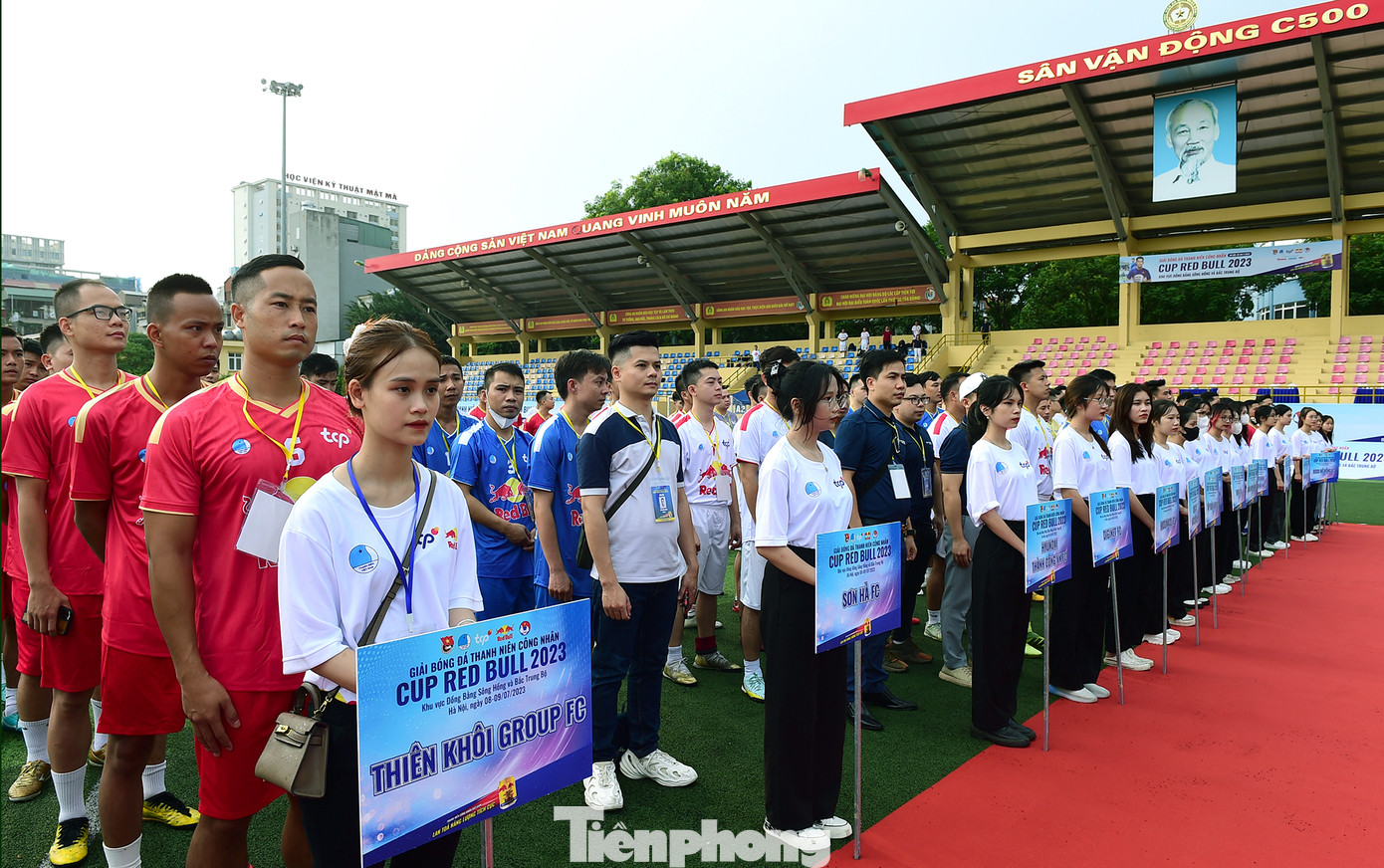 Giải bóng đá Thanh niên công nhân cúp Red Bull năm 2023 được tổ chức dành cho các nam thanh niên công nhân, trong độ tuổi từ 16 đến 40, là cán bộ công nhân viên của công ty mà đội bóng đó đại diện tại các khu công nghiệp, khu chế xuất tại các tỉnh, thành thuộc 6 khu vực: Khu vực Duyên hải Nam Trung bộ và Tây Nguyên (tại tỉnh Quảng Nam); Khu vực Trung Du và miền núi phía Bắc (tại tỉnh Bắc Ninh); Khu vực Miền Đông Nam bộ (tại TP. Hồ Chí Minh); Khu vực Đồng bằng Sông Hậu (tại TP Cần Thơ); Khu vực Đồng bằng Sông Tiền (tại tỉnh Long An) và Khu vực Đồng bằng Sông Hồng và Bắc Trung bộ (tổ chức tại Hà Nội).