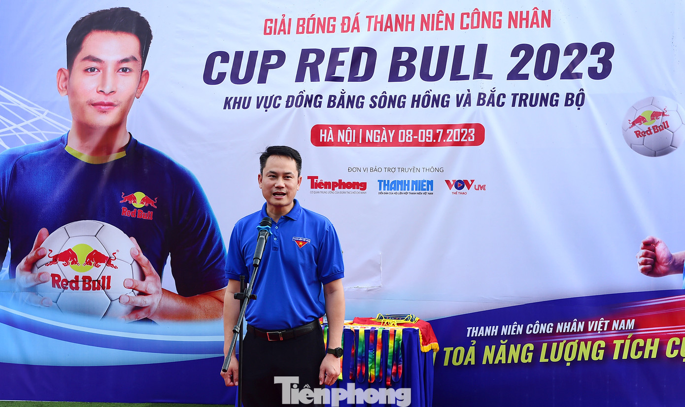 Anh Nguyễn Kim Quy, Phó Chủ tịch thường trực T.Ư Hội LHTN Việt Nam cho biết, Giải được tổ chức nhằm tạo sân chơi bổ ích và lý thú giúp các bạn thanh niên công nhân có cơ hội giao lưu, học hỏi, rèn luyện thể chất, góp phần nâng cao đời sống tinh thần, giảm căng thẳng cho thanh niên công nhân sau giờ làm việc. Qua đó, tăng cường sự kết nối, giao lưu; cổ vũ tinh thần hăng say làm việc của thanh niên công nhân của các công ty, nhà máy, xí nghiệp, tăng cường tinh thần đoàn kết, gắn bó để hoàn thành tốt mọi nhiệm vụ được giao. Ảnh: Xuân Tùng