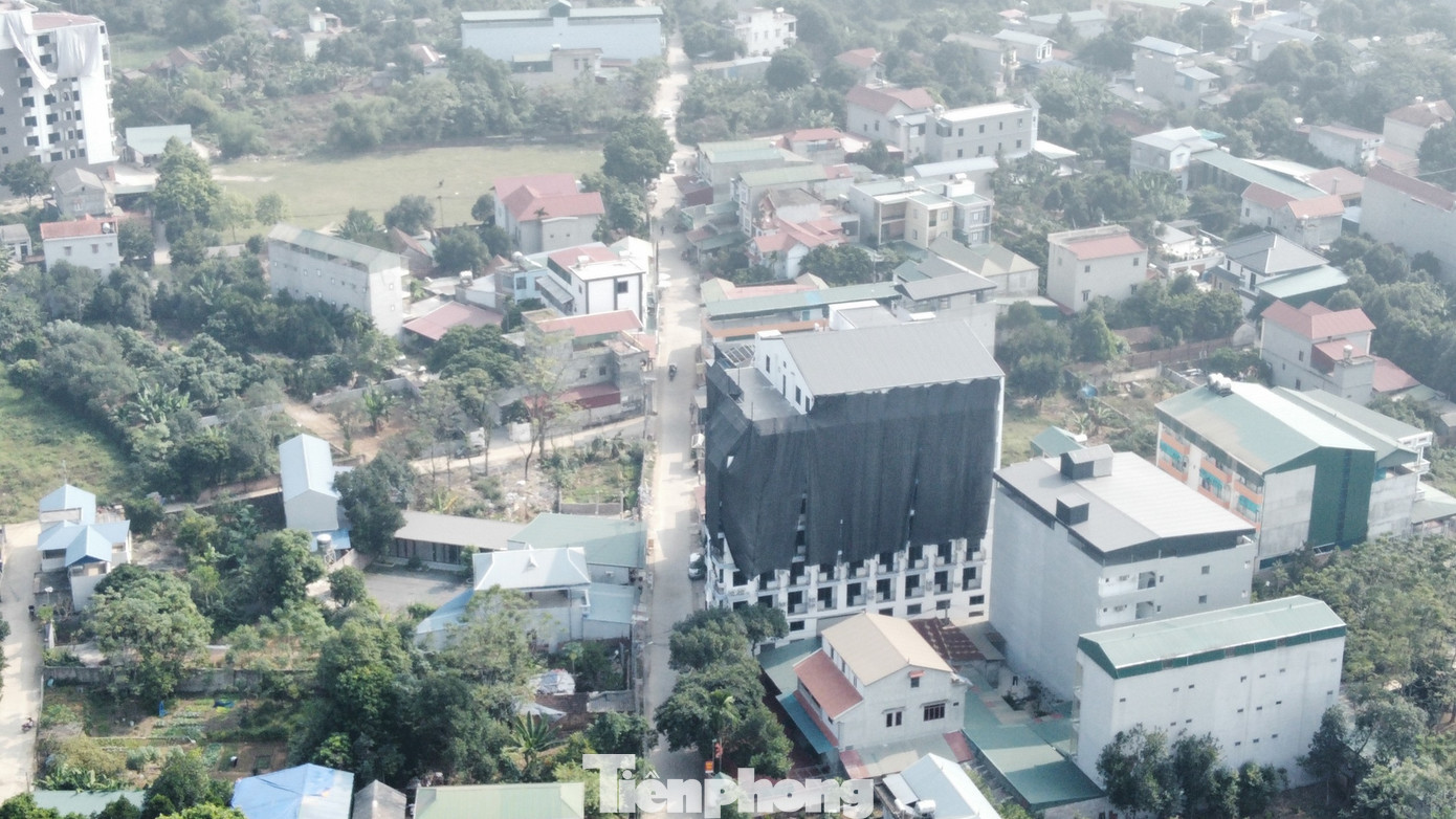 Đa số các công trình vẫn còn nguyên vi phạm, tiếp tục "trùm mền" ngủ đông không có động thái tháo dỡ.