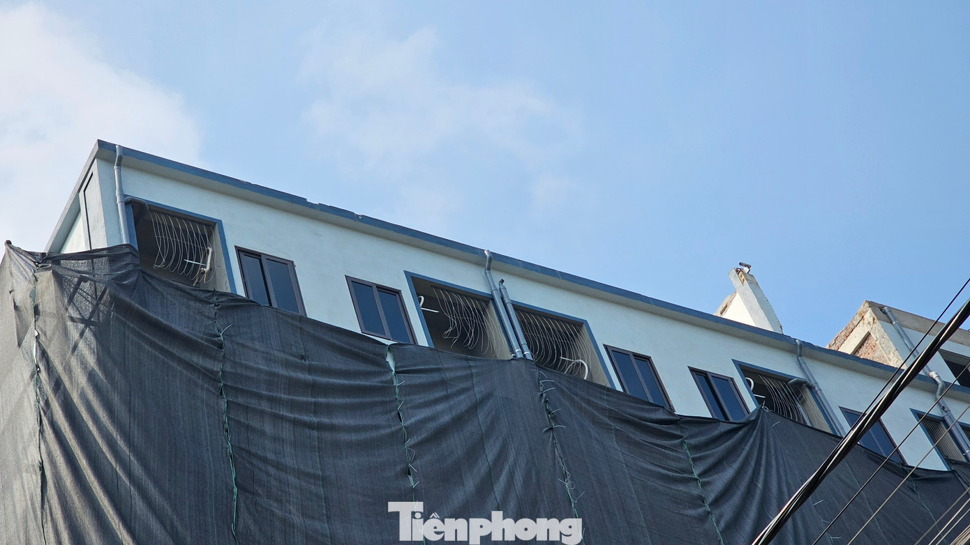 "Các vi phạm nêu trên đã được thiết lập hồ sơ xử lý nhưng không có biện pháp ngăn chặn và xử lý kịp thời, dứt điểm dẫn đến hiện nay công trình đã hoàn thiện với quy mô như trên", báo cáo của Sở Xây dựng nêu rõ.