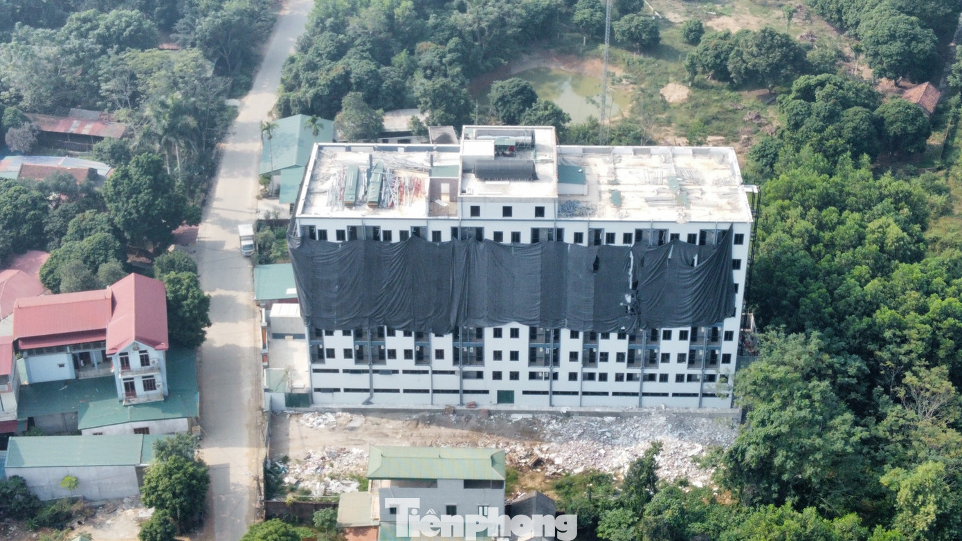 Theo Sở Xây dựng, qua xác minh, đánh giá trước mắt về trực quan hiện trạng công trình đối chiếu với giấy chứng nhận quyền sử dụng đất và giấy phép xây dựng được cấp nhận thấy, công trình xây dựng vi phạm về đất đai, trật tự xây dựng, diện tích xây dựng tầng 1 tăng khoảng 512,8m2, quy mô 9 tầng (GPXD được cấp 3 tầng + tum - PV).