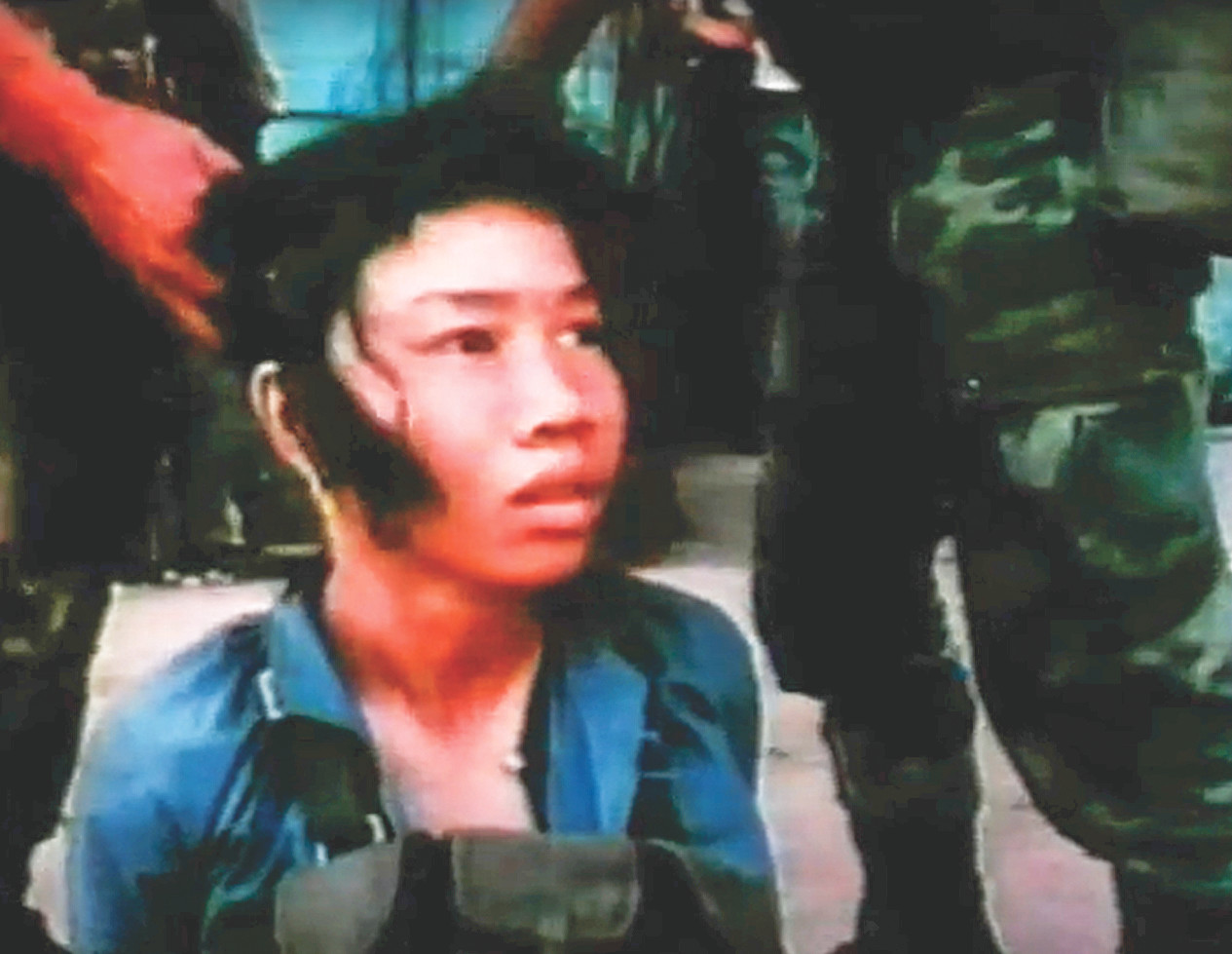 Cô Việt Cộng 19 tuổi Năm Lan trong bộ phim “Việt Nam, thiên lịch sử truyền hình”. Ảnh: chụp lại từ bộ phim