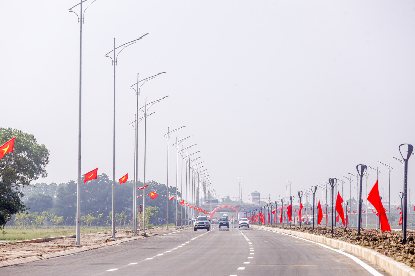 Nhờ áp dụng nhiều phương thức GPMB hiệu quả, UBND huyện Sóc Sơn đã đưa dự án Đường kết nối khu đô thị vệ tinh Sóc Sơn với đường Võ Nguyên Giáp chính thức khai thác từ tháng 10/2023