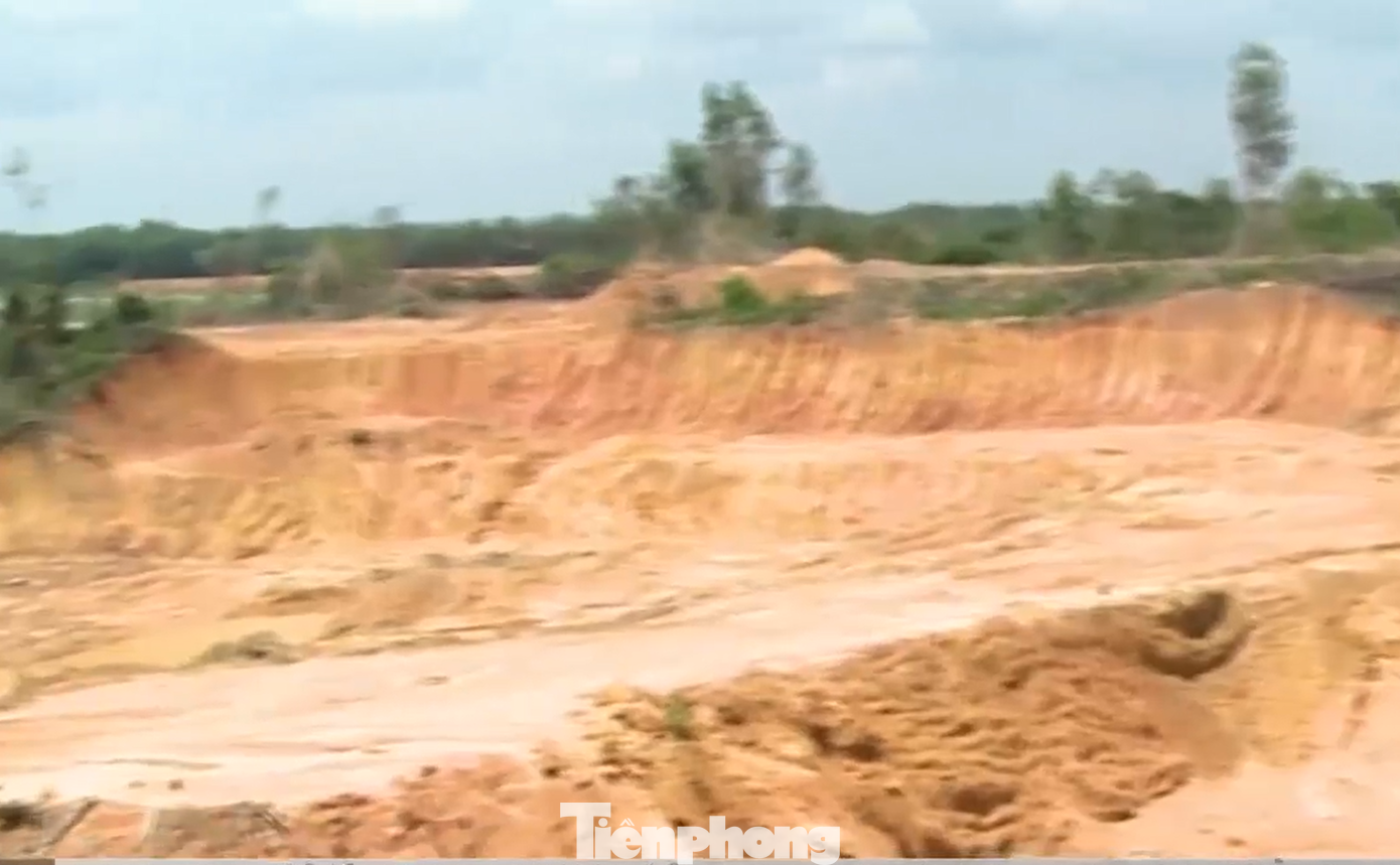 Người dân san lấp phần lòng hồ Dầu Tiếng Người dân san lấp phần lòng hồ Dầu Tiếng