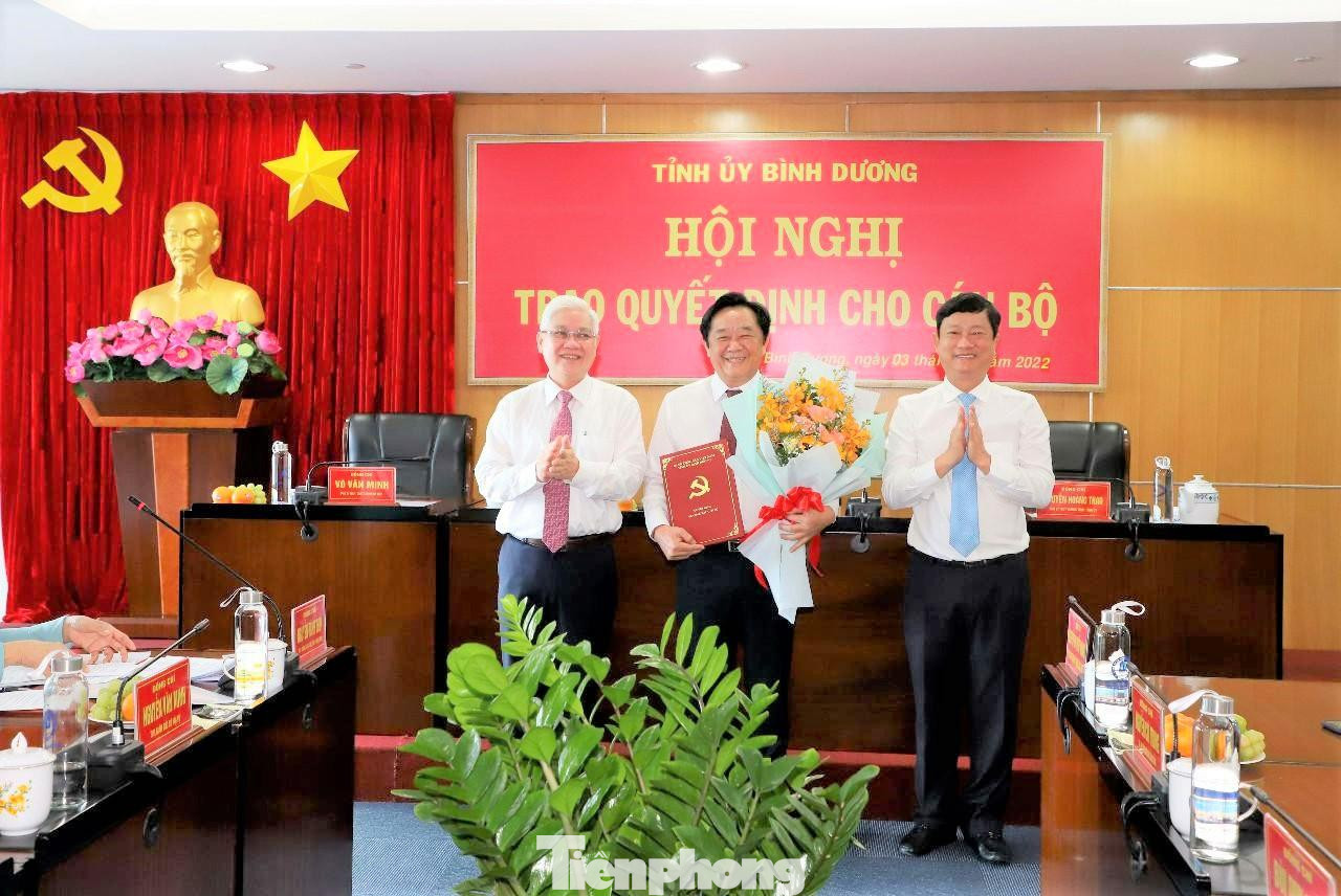 Ông Nguyễn Hoàng Thao, Phó Bí thư Thường trực Tỉnh ủy Bình Dương kiêm giữ chức Hiệu trưởng trường Chính trị tỉnh Ông Nguyễn Hoàng Thao, Phó Bí thư Thường trực Tỉnh ủy Bình Dương kiêm giữ chức Hiệu trưởng trường Chính trị tỉnh