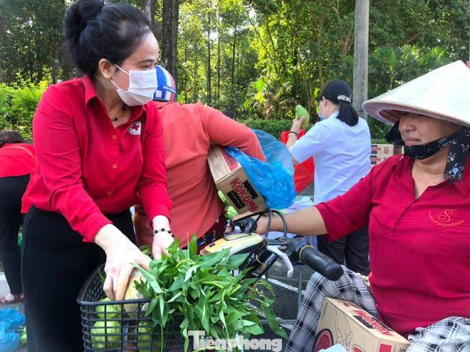 Người lao động ở Bình Dương được hỗ trợ thông qua chương trình chợ "0 đồng" Người lao động ở Bình Dương được hỗ trợ thông qua chương trình chợ "0 đồng"