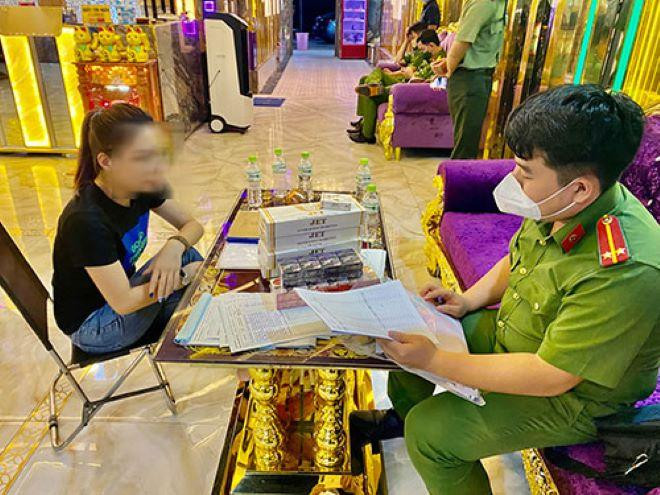 Quán karaoke bán thuốc lá không rõ nguồn gốc