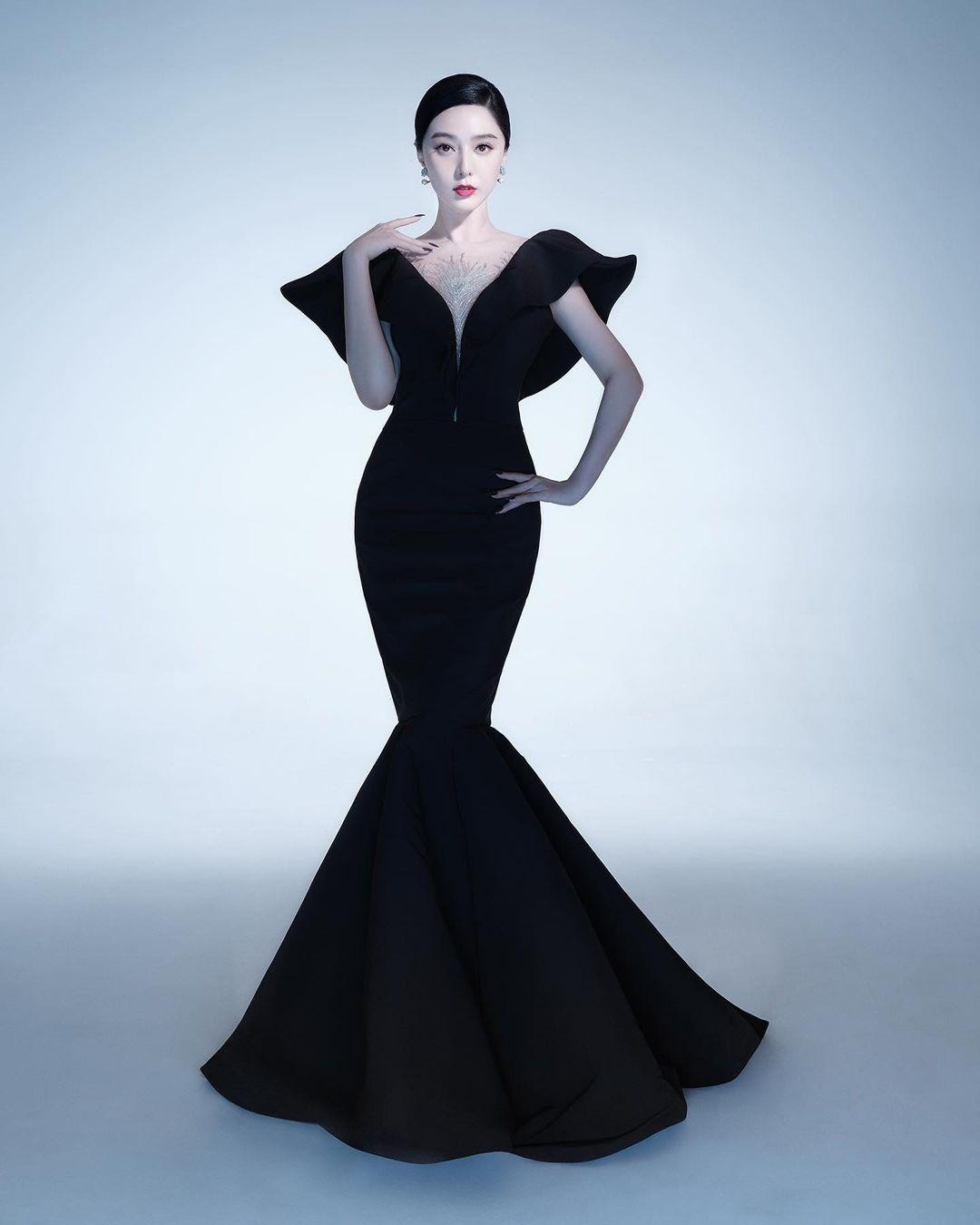 Người đẹp yêu kiều lộng lẫy như nữ hoàng